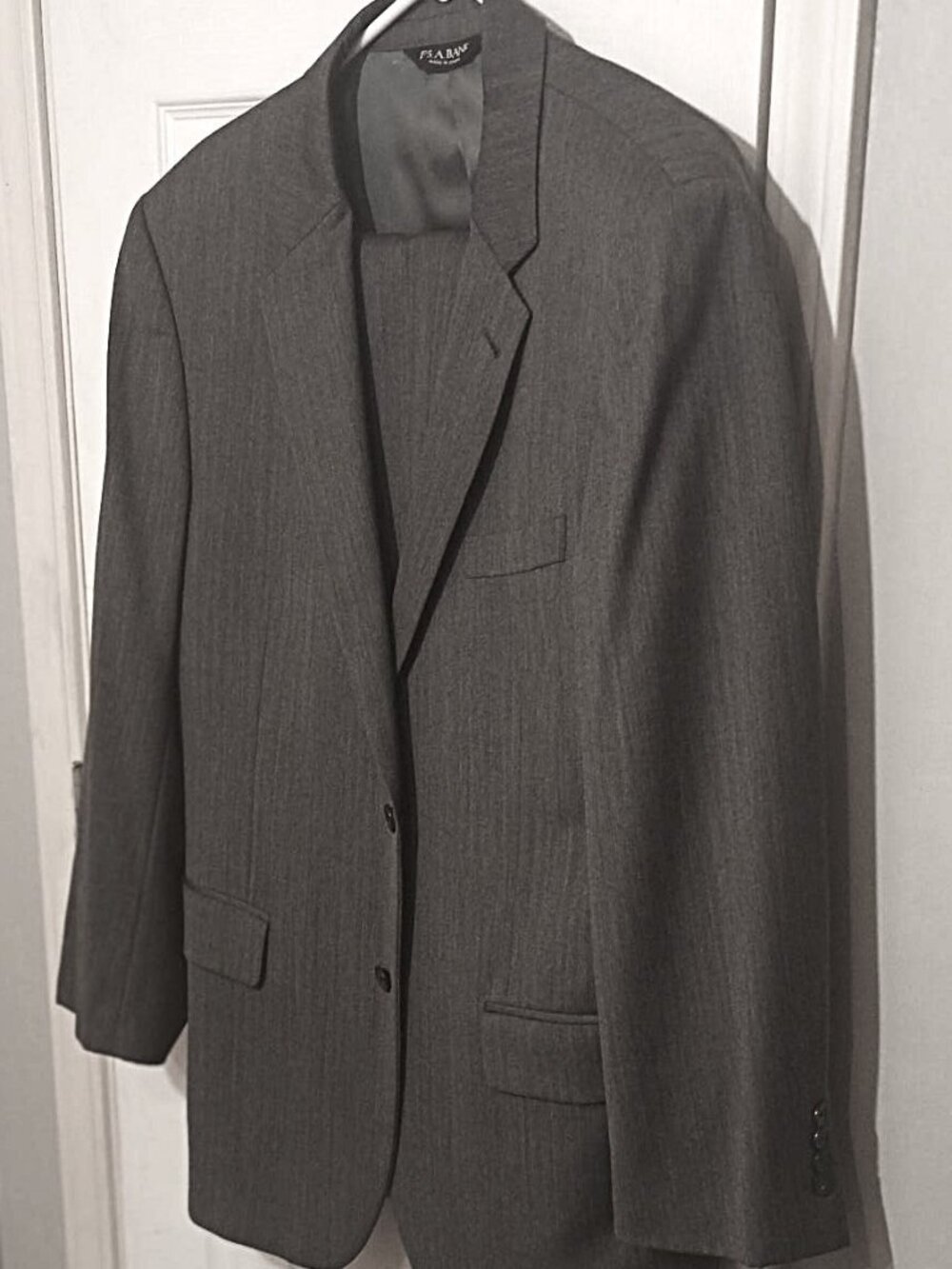 Joseph A. Bank Men Gray 2 Piece Suit   42R
